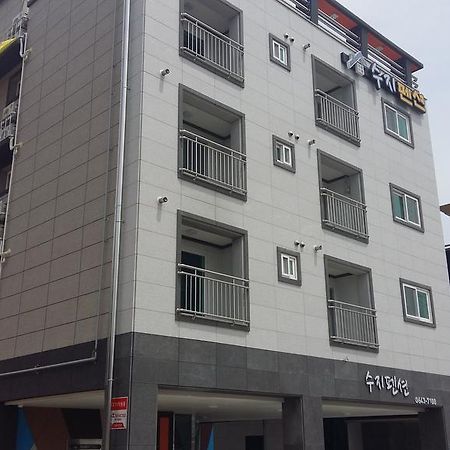 Suzy Pension Yeosu Exterior foto